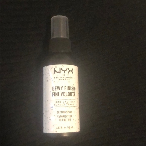 NYX Dewy Finish Setting Spray - Picture 2 of 3